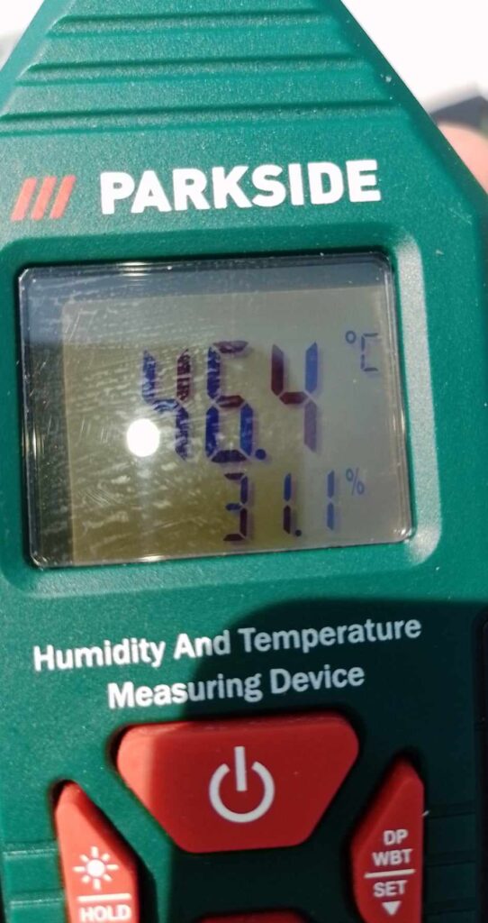 hőmérő nyáron PVC szigetelés